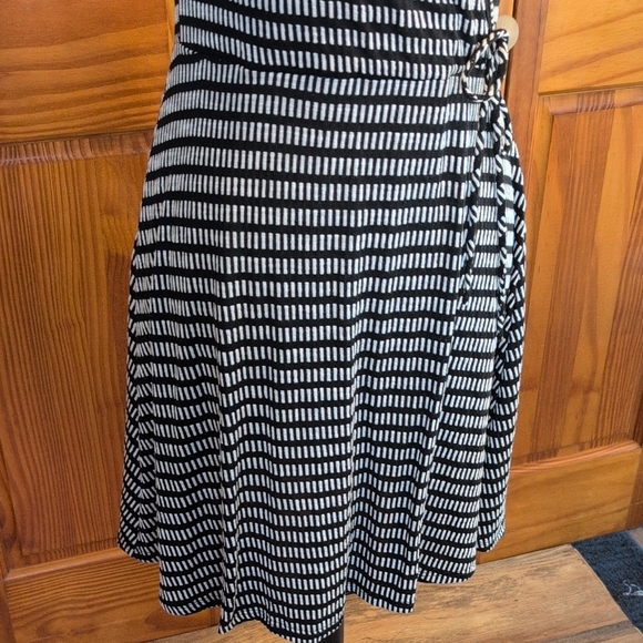Caution To The Wind Black and White Patterned Midi V Neck Wrap Dress L     CC147 - Picture 3 of 6